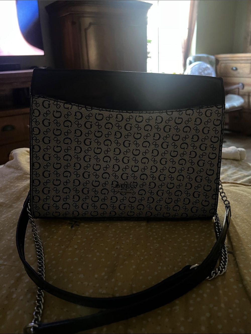 Guess Patterned Shoulder Bag in Black & Gray, perfect bag to go out